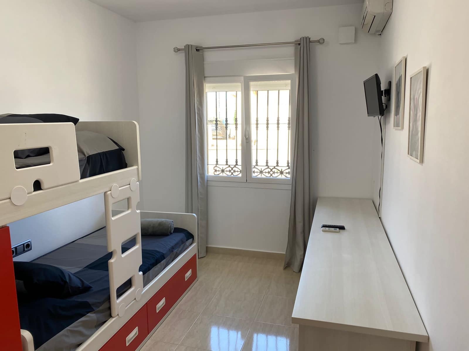 5 sypialnia Willa na sprzedaż w Orba z basenem garażem - 499 000 € (Ref: 7743132)