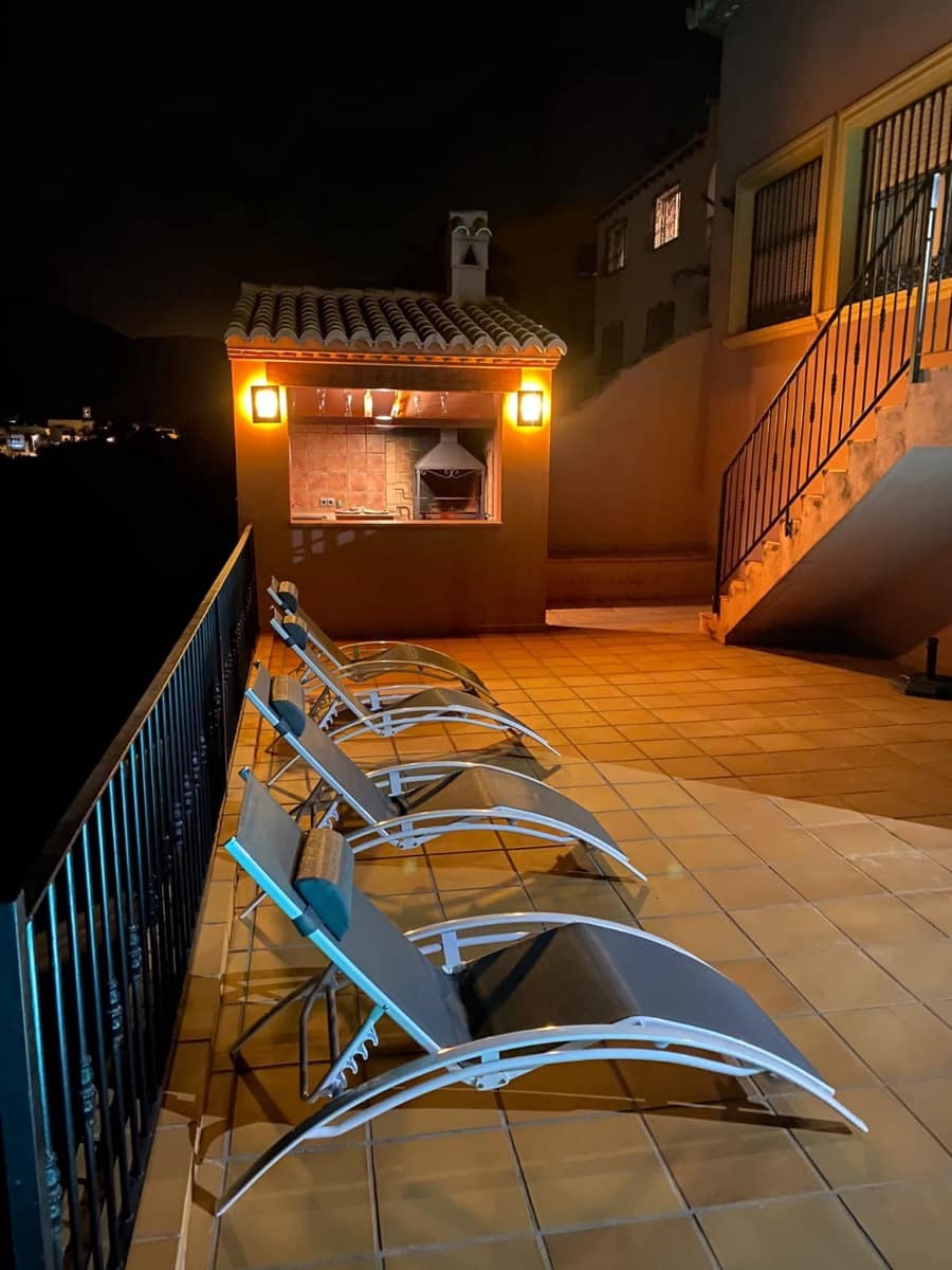 5 sypialnia Willa na sprzedaż w Orba z basenem garażem - 499 000 € (Ref: 7743132)