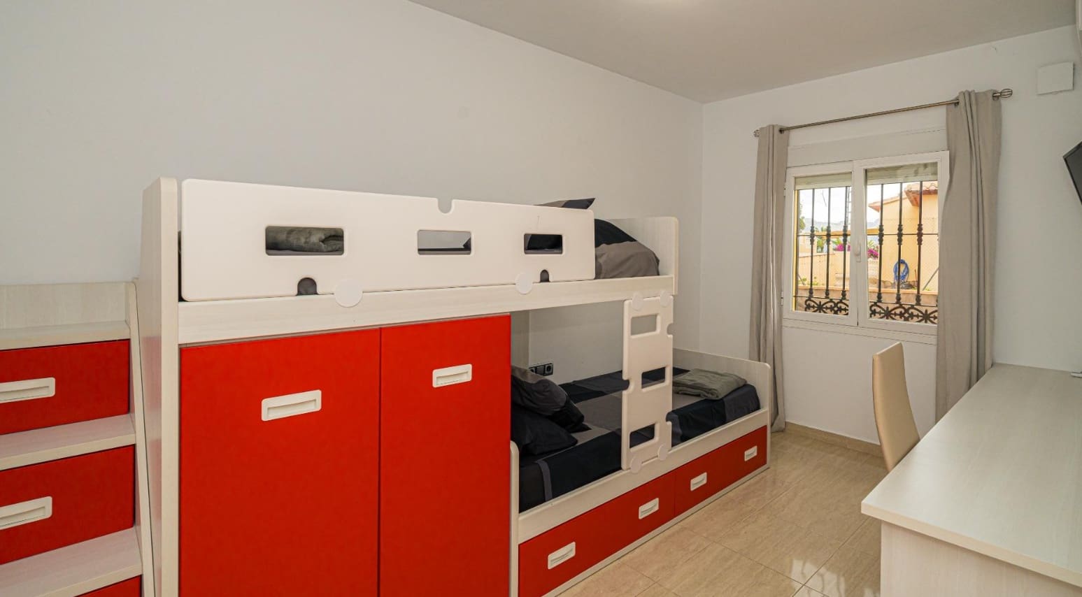 5 sypialnia Willa na sprzedaż w Orba z basenem garażem - 499 000 € (Ref: 7743132)