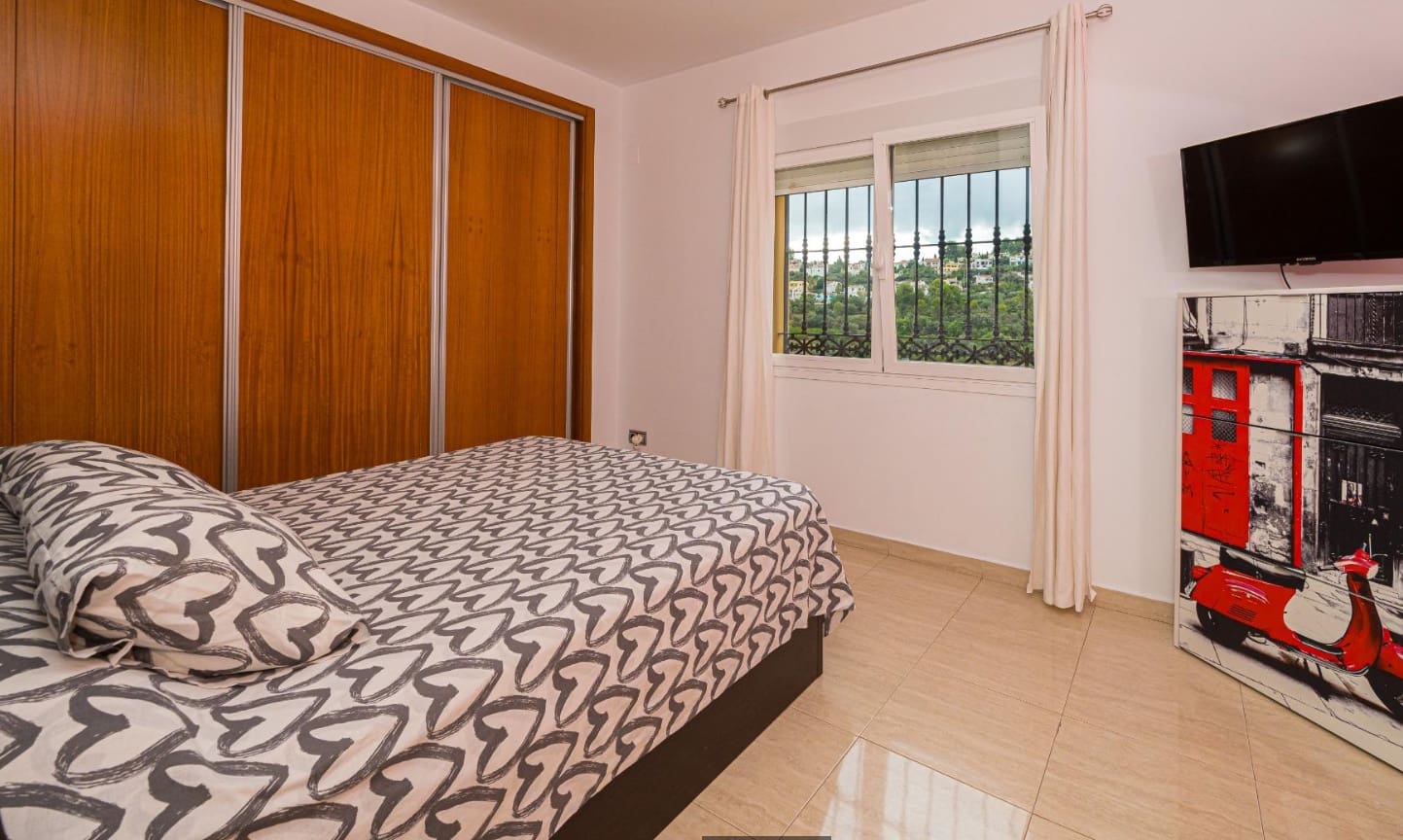 5 sypialnia Willa na sprzedaż w Orba z basenem garażem - 499 000 € (Ref: 7743132)