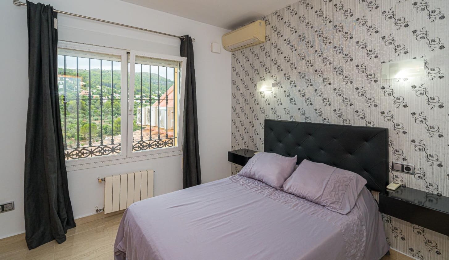 5 sypialnia Willa na sprzedaż w Orba z basenem garażem - 499 000 € (Ref: 7743132)