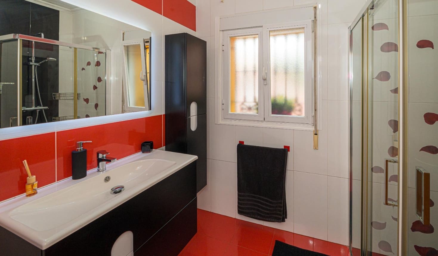 5 sypialnia Willa na sprzedaż w Orba z basenem garażem - 499 000 € (Ref: 7743132)