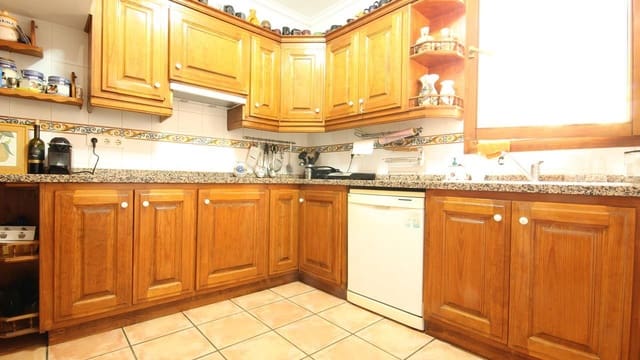 6 bedroom Villa for sale in Parcent - € 420,000 (Ref: 7898361)