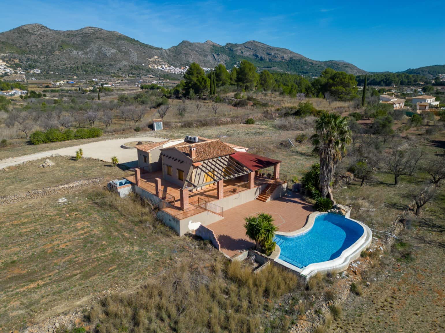 2 bedroom Villa for sale in Jalon / Xalo with pool - € 950,000 (Ref: 8133650)