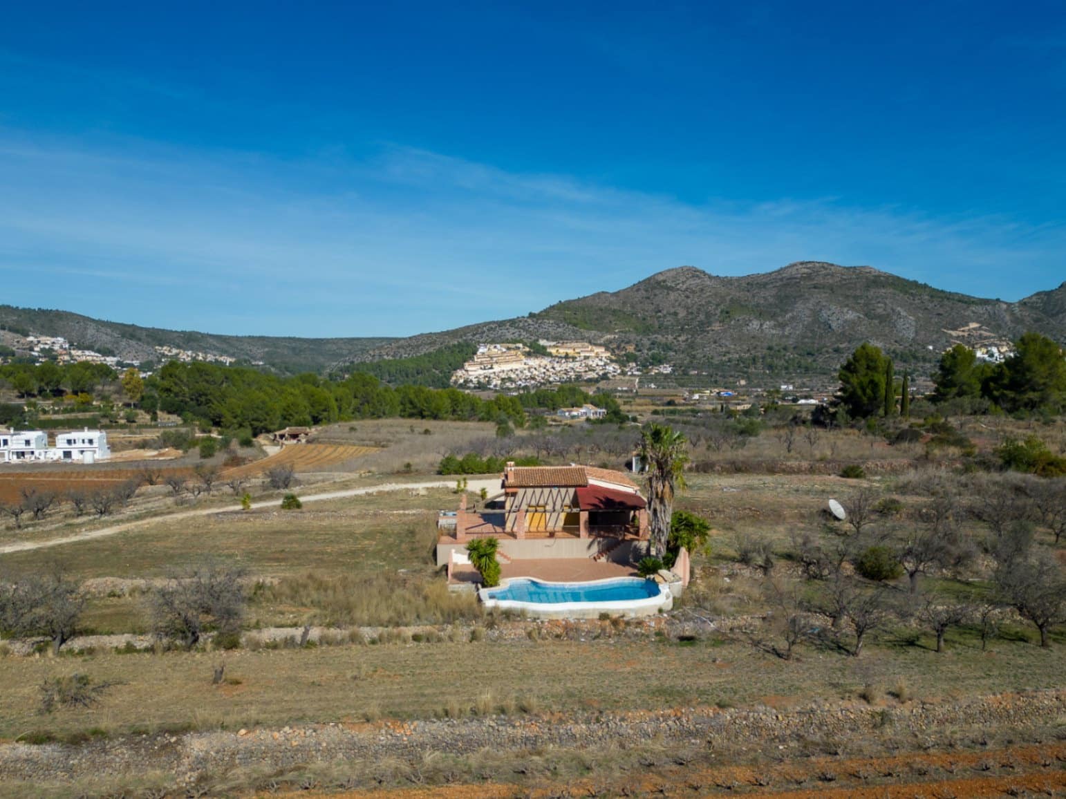 2 bedroom Villa for sale in Jalon / Xalo with pool - € 950,000 (Ref: 8133650)