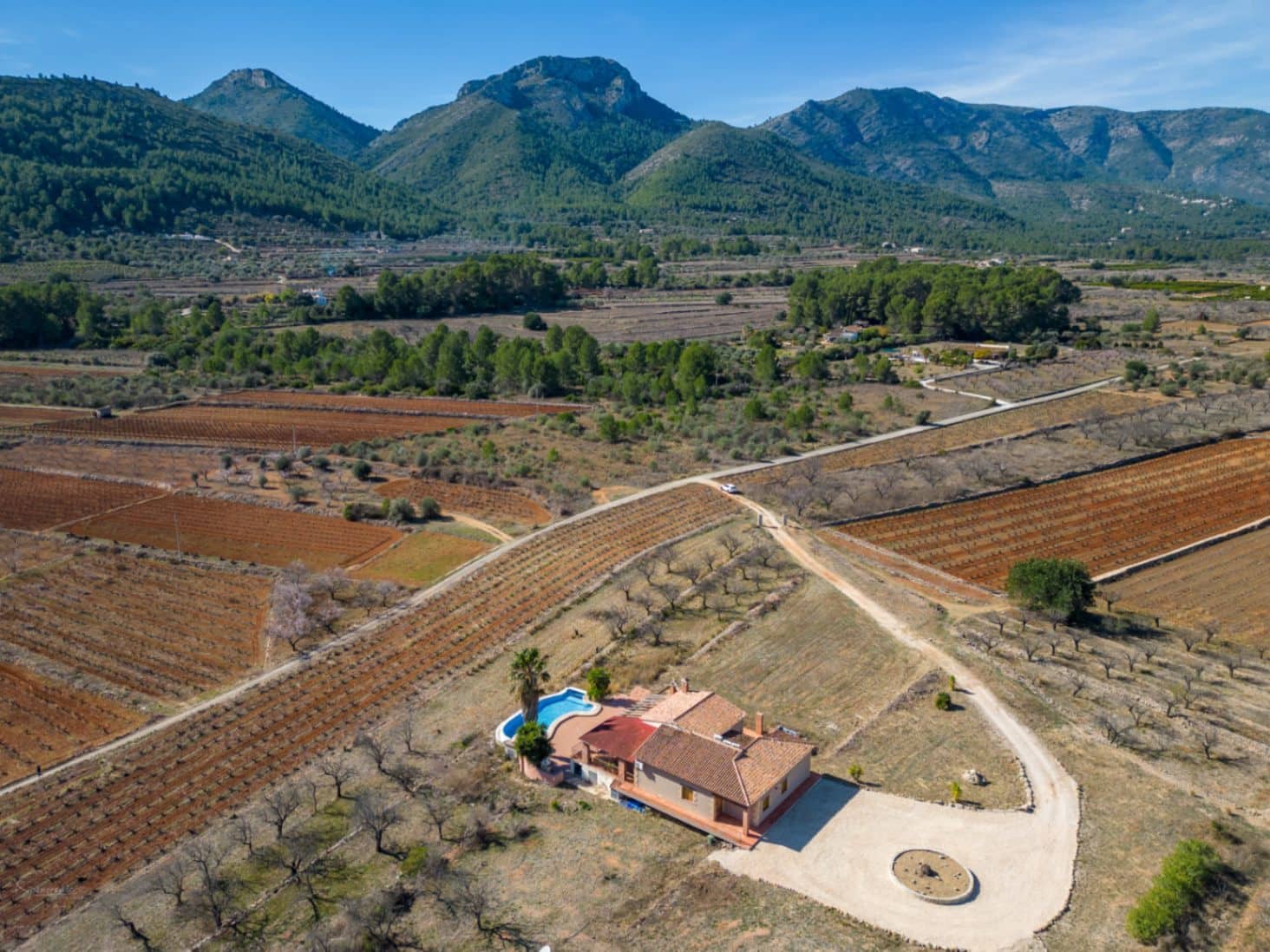 2 bedroom Villa for sale in Jalon / Xalo with pool - € 950,000 (Ref: 8133650)