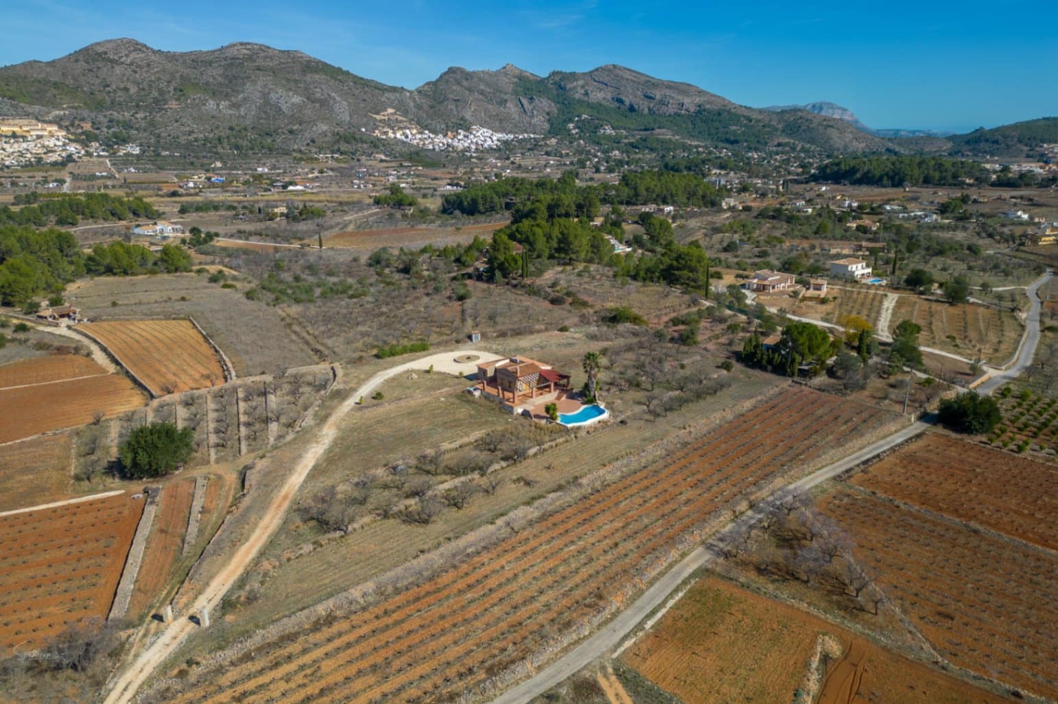 2 bedroom Villa for sale in Jalon / Xalo with pool - € 950,000 (Ref: 8133650)