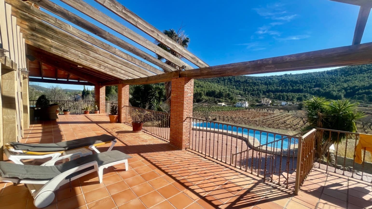 2 bedroom Villa for sale in Jalon / Xalo with pool - € 950,000 (Ref: 8133650)