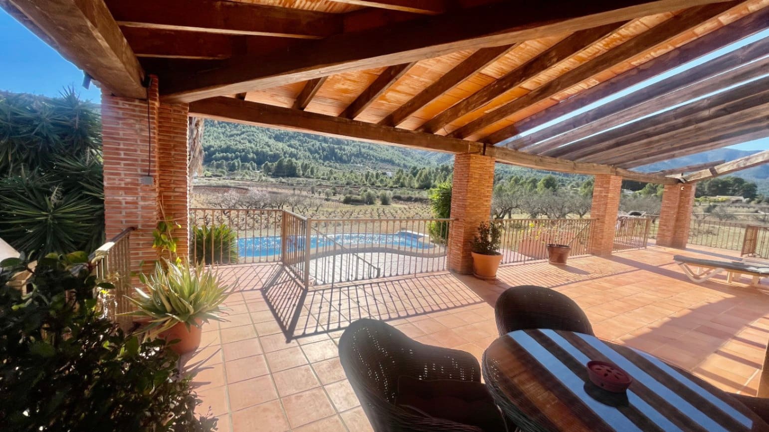 2 bedroom Villa for sale in Jalon / Xalo with pool - € 950,000 (Ref: 8133650)