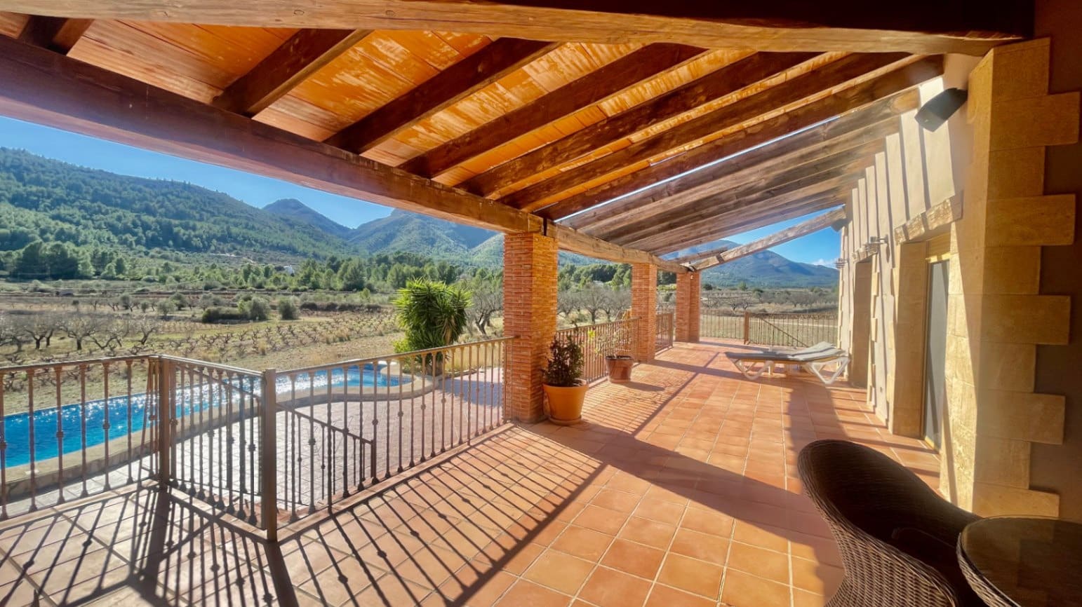 2 bedroom Villa for sale in Jalon / Xalo with pool - € 950,000 (Ref: 8133650)