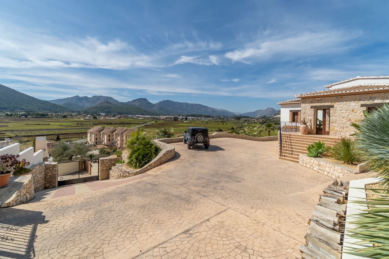 5 soveværelse Villa til salg i Lliber med swimmingpool - € 1.300.000 (Ref: 8216034)