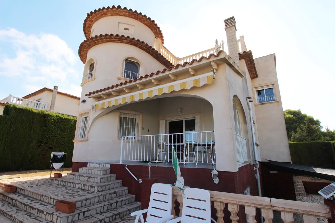 5 bedroom Villa for sale in Calpe / Calp with pool - € 745,000 (Ref: 8345781)