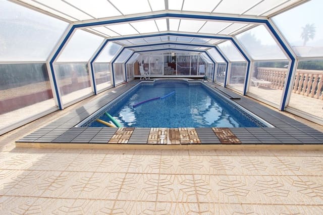 Chalet de 5 habitaciones en Calpe / Calp en venta con piscina - 745.000 € (Ref: 8345781)