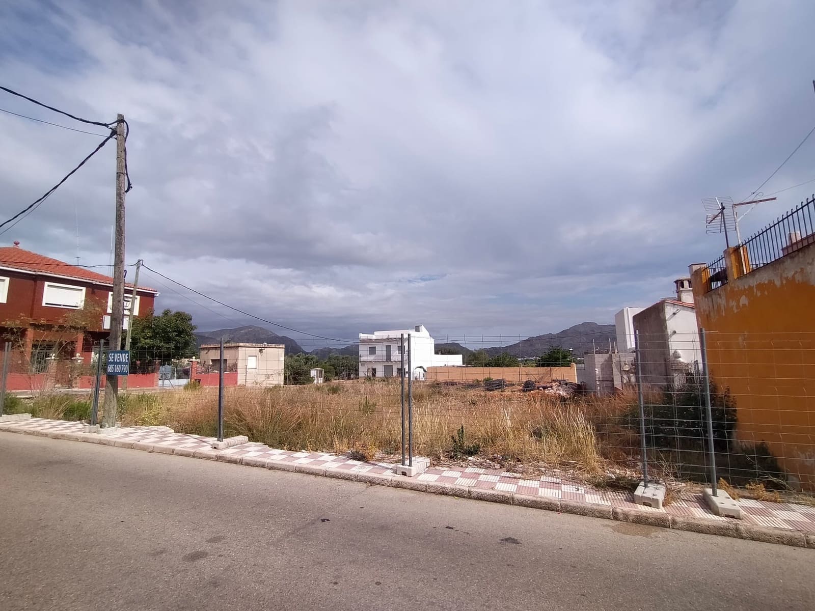 Grunde uden byggetilladelser til salg i Benidoleig - € 300.000 (Ref: 8353029)