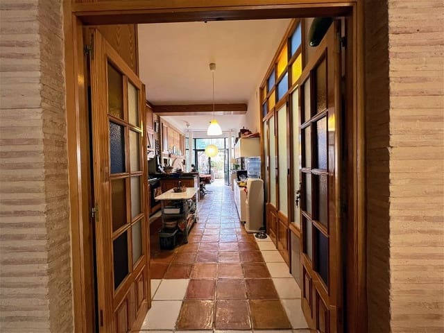 5 bedroom Townhouse for sale in Orba - € 329,000 (Ref: 8422313)