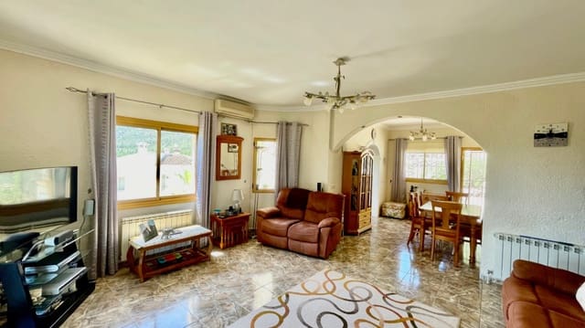 5 bedroom Villa for sale in Parcent with pool - € 399,950 (Ref: 8472960)