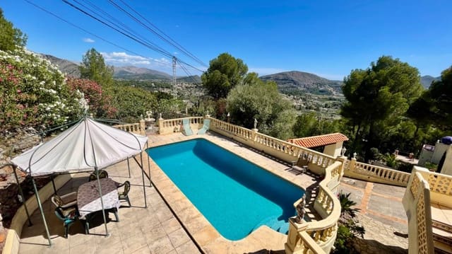 5 bedroom Villa for sale in Parcent with pool - € 399,950 (Ref: 8472960)