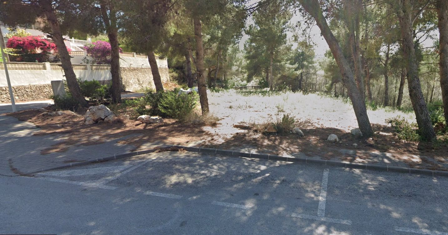 Grunde uden byggetilladelser til salg i Moraira - € 250.000 (Ref: 8552987)