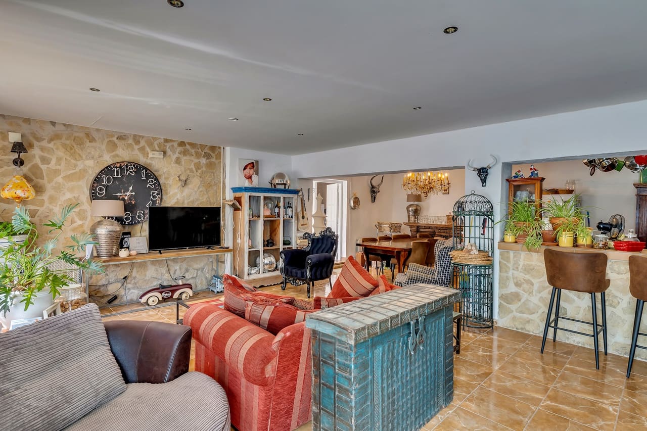 5 bedroom Villa for sale in Castell de Castells with pool - € 545,000 (Ref: 8562338)