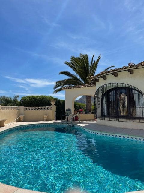 4 bedroom Villa for sale in Calpe / Calp with pool - € 950,000 (Ref: 8762326)
