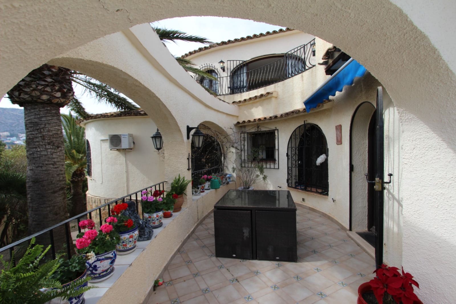 4 bedroom Villa for sale in Calpe / Calp with pool - € 950,000 (Ref: 8762326)