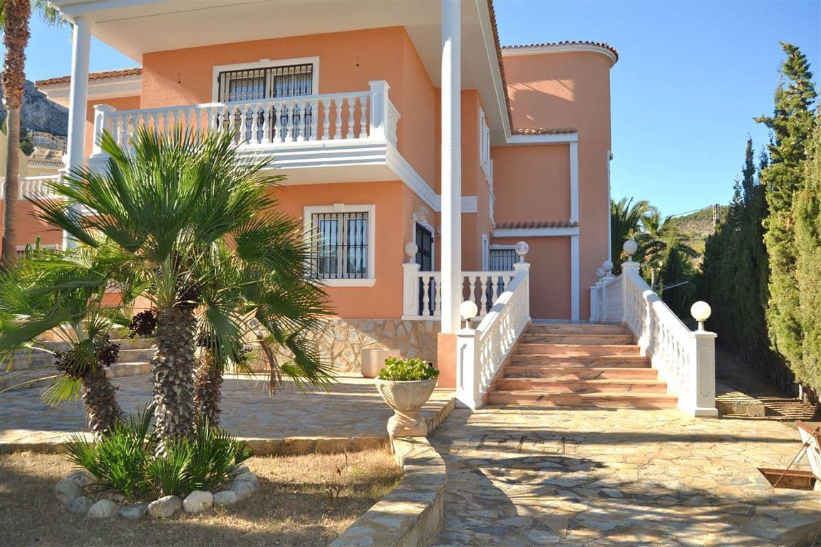 5 bedroom Villa for sale in Calpe / Calp with pool - € 895,000 (Ref: 8762330)