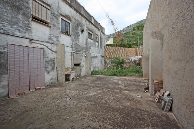 7 slaapkamer Huis te koop in Sagra met garage - € 130.000 (Ref: 8790163)