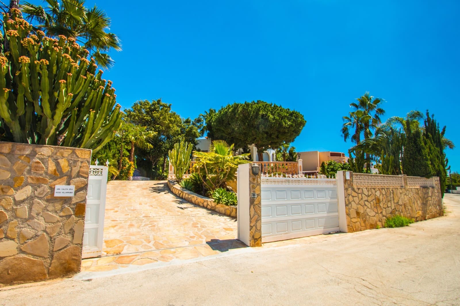 Chalet de 5 habitaciones en Calpe / Calp en venta con piscina - 790.000 € (Ref: 8826497)