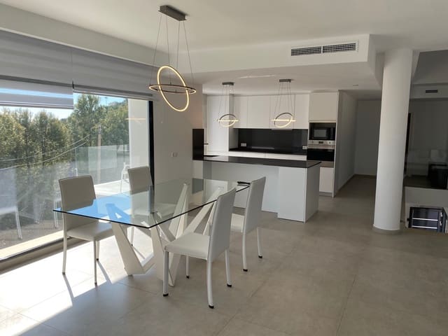 4 soveværelse Villa til salg i Calpe / Calp med swimmingpool - € 900.000 (Ref: 8937985)