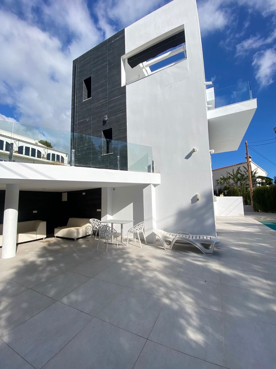 4 bedroom Villa for sale in Calpe / Calp with pool - € 900,000 (Ref: 8937985)