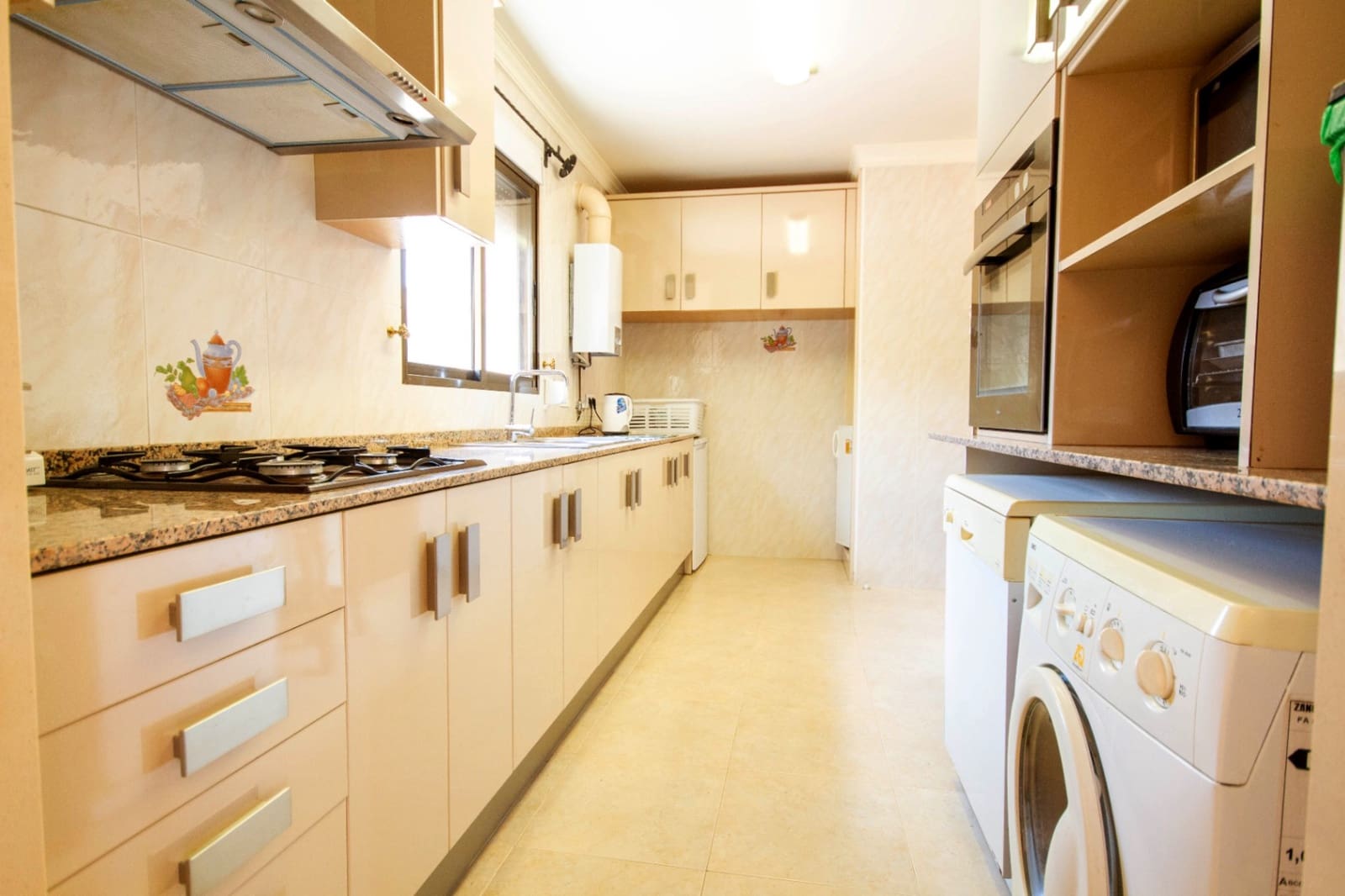 3 soveværelse Villa til salg i Orba med swimmingpool garage - € 470.000 (Ref: 9006511)