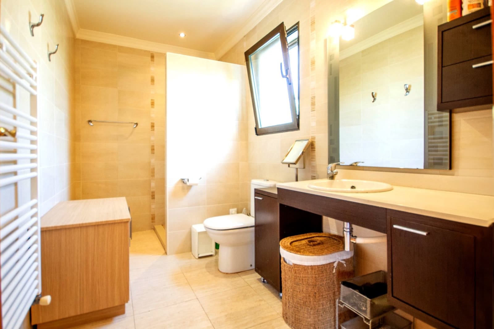 3 soveværelse Villa til salg i Orba med swimmingpool garage - € 470.000 (Ref: 9006511)