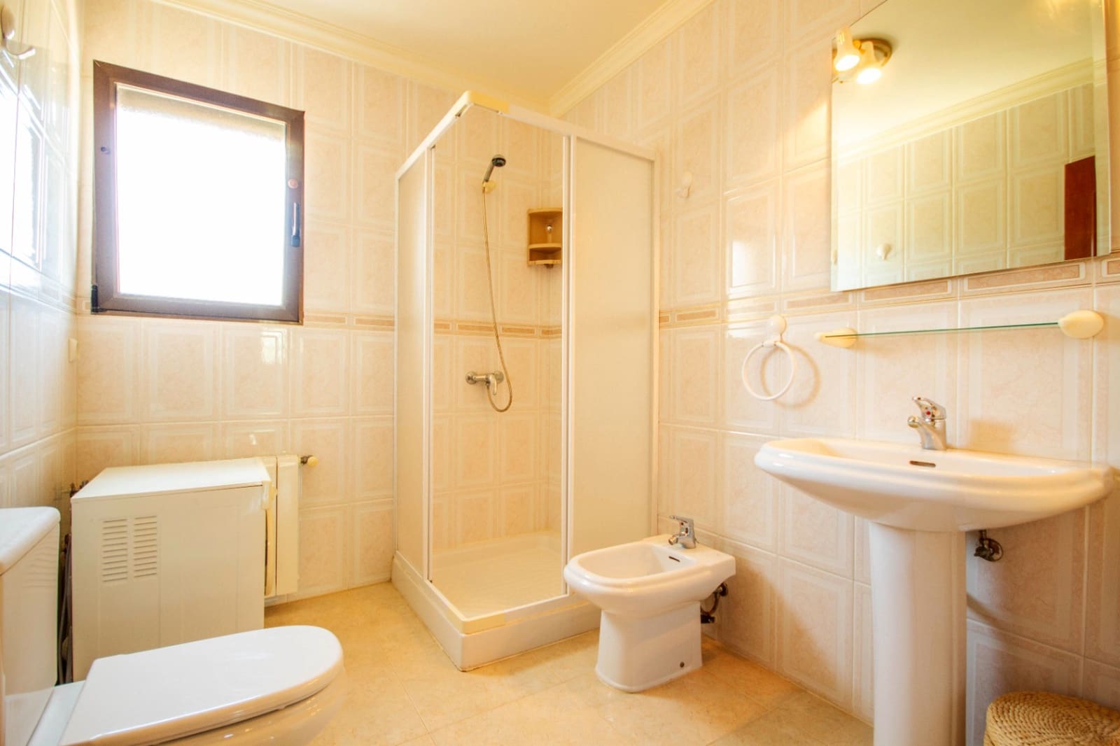 3 soveværelse Villa til salg i Orba med swimmingpool garage - € 470.000 (Ref: 9006511)