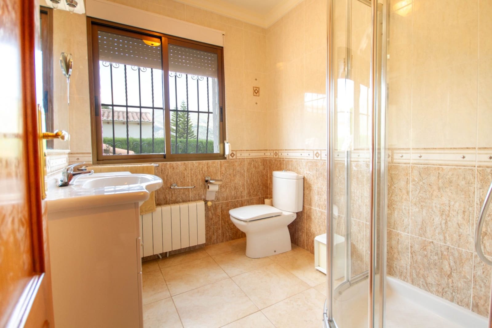 3 soveværelse Villa til salg i Orba med swimmingpool garage - € 470.000 (Ref: 9006511)