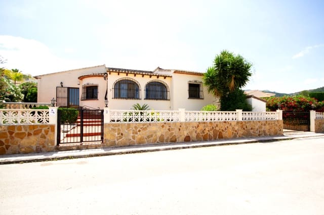 3 bedroom Villa for sale in Orba with pool garage - € 470,000 (Ref: 9006511)