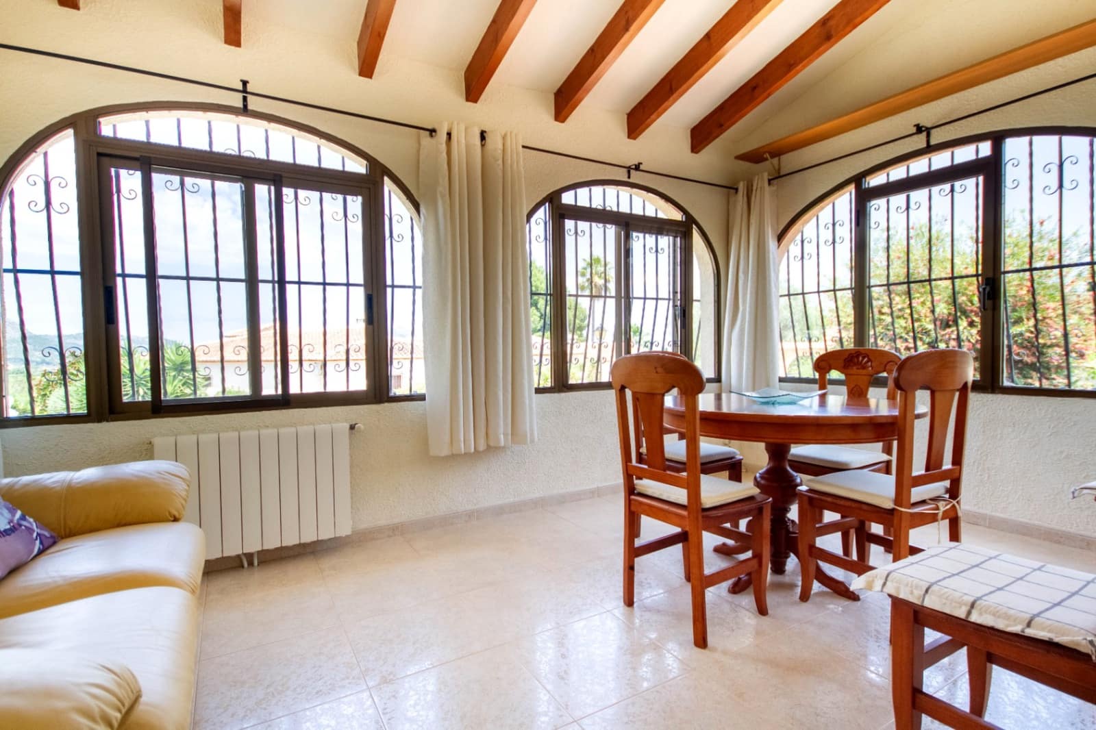 3 soveværelse Villa til salg i Orba med swimmingpool garage - € 470.000 (Ref: 9006511)