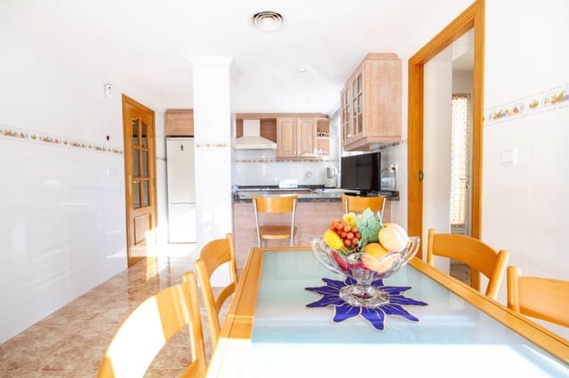 5 soveværelse Villa til salg i Orba med swimmingpool garage - € 650.000 (Ref: 9566321)