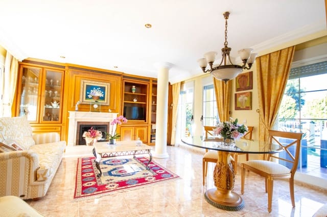 5 soveværelse Villa til salg i Orba med swimmingpool garage - € 650.000 (Ref: 9566321)