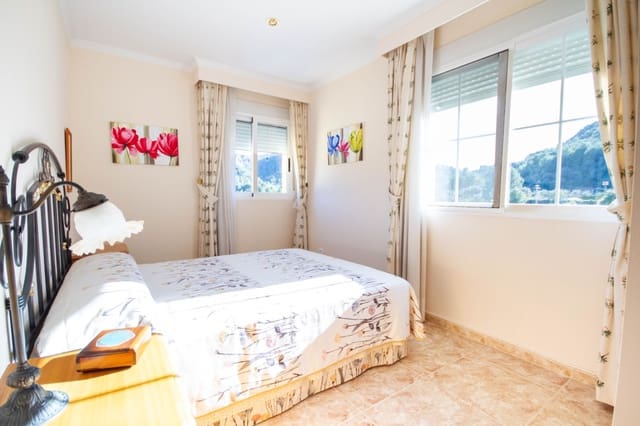 5 soveværelse Villa til salg i Orba med swimmingpool garage - € 650.000 (Ref: 9566321)