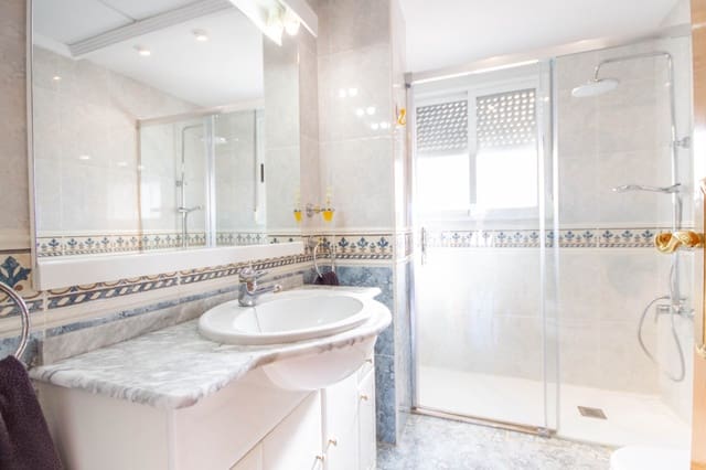 5 soveværelse Villa til salg i Orba med swimmingpool garage - € 650.000 (Ref: 9566321)