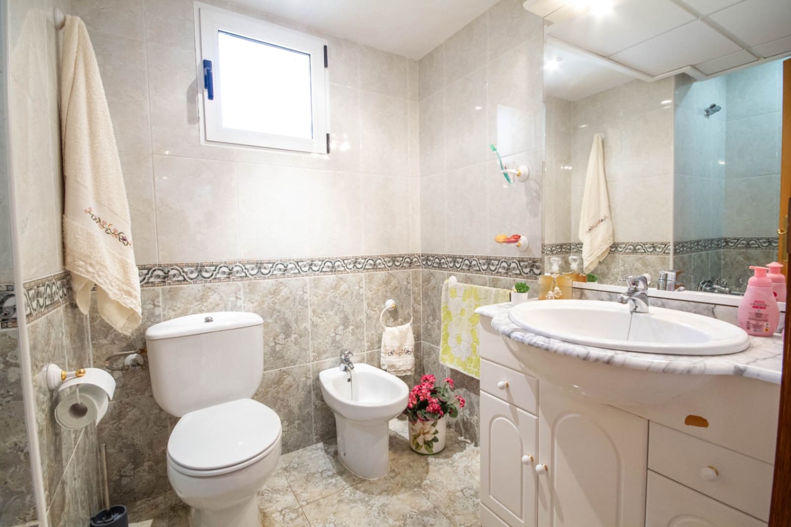 5 soveværelse Villa til salg i Orba med swimmingpool garage - € 650.000 (Ref: 9566321)