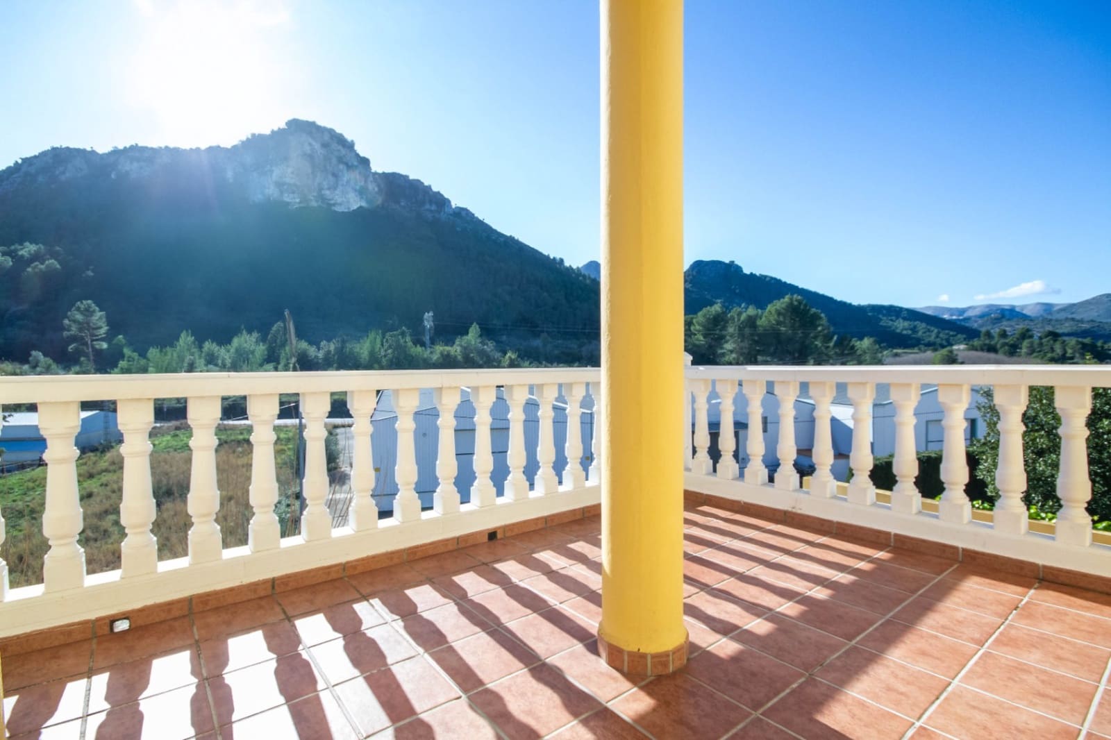 5 soveværelse Villa til salg i Orba med swimmingpool garage - € 650.000 (Ref: 9566321)