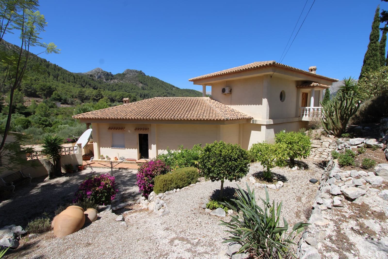 3 sovrum Villa till salu i Orba med pool garage - 575 000 € (Ref: 9566323)