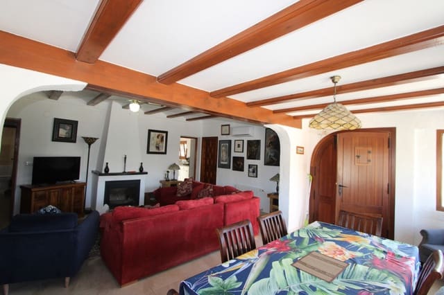 4 soveværelse Villa til salg i Orba med swimmingpool garage - € 535.000 (Ref: 9566329)