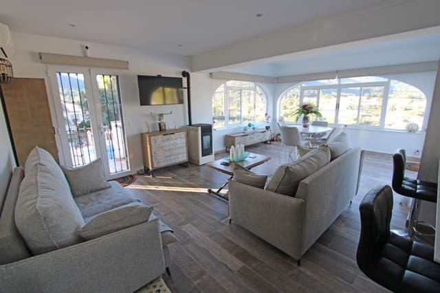 3 soveværelse Villa til salg i Orba med swimmingpool garage - € 499.000 (Ref: 9566333)