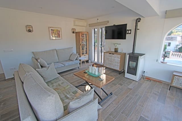 3 soveværelse Villa til salg i Orba med swimmingpool garage - € 499.000 (Ref: 9566333)