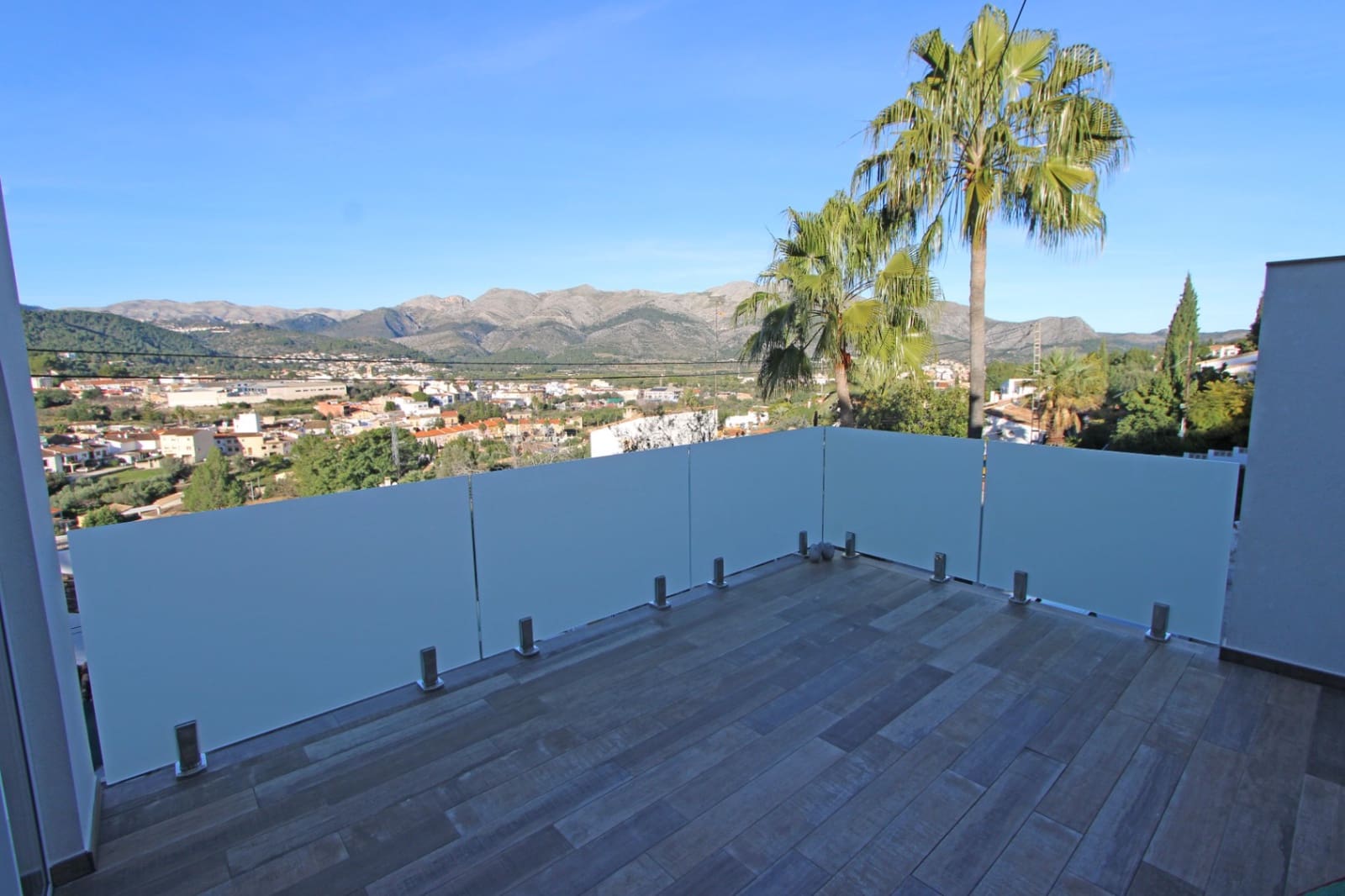 3 soveværelse Villa til salg i Orba med swimmingpool garage - € 499.000 (Ref: 9566333)