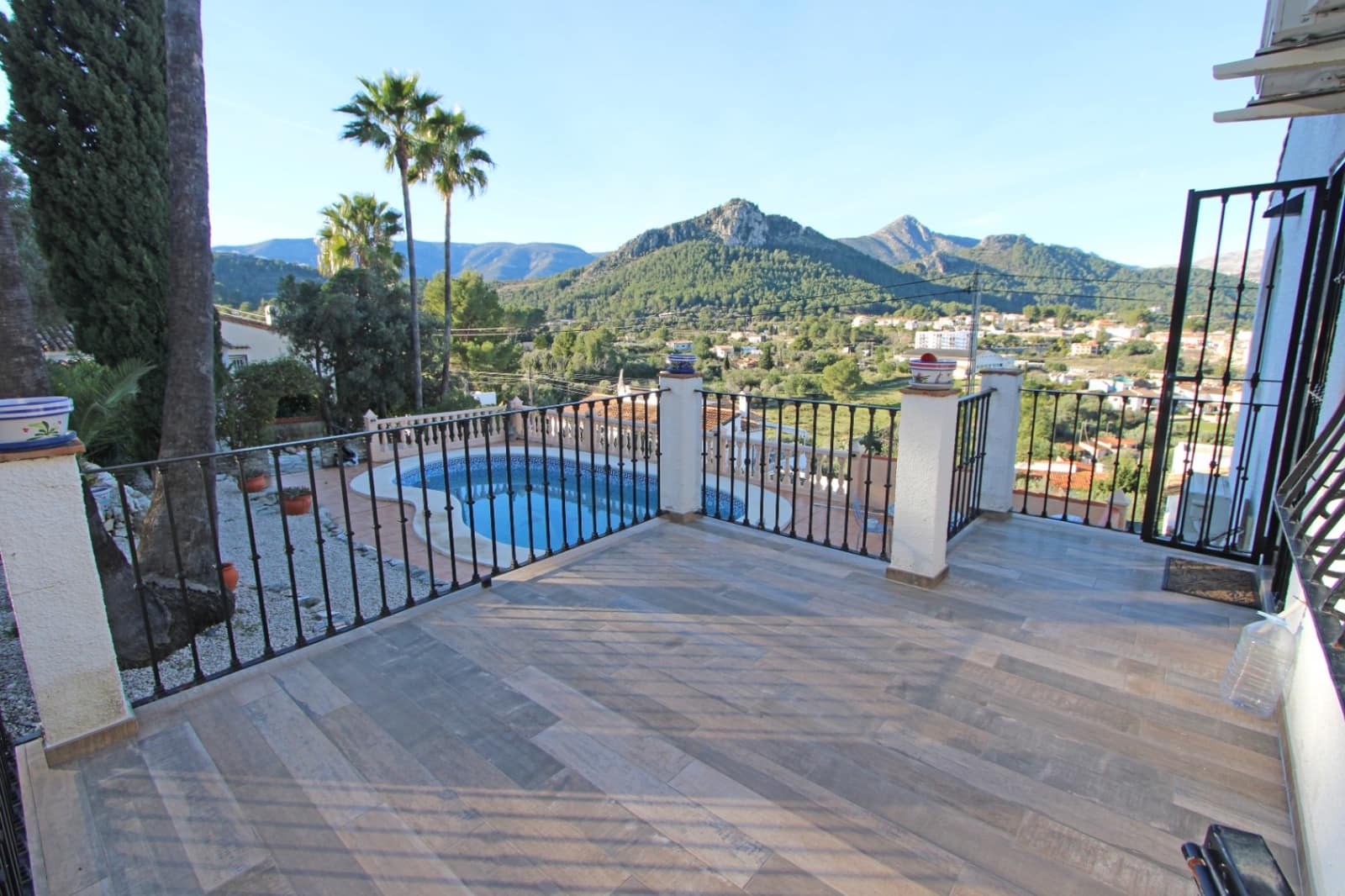 3 soveværelse Villa til salg i Orba med swimmingpool garage - € 499.000 (Ref: 9566333)