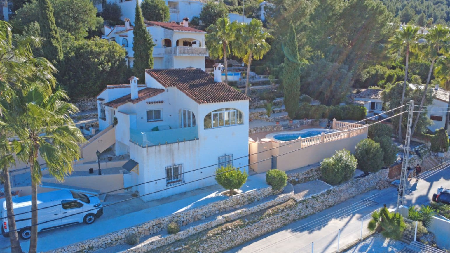 3 soveværelse Villa til salg i Orba med swimmingpool garage - € 499.000 (Ref: 9566333)