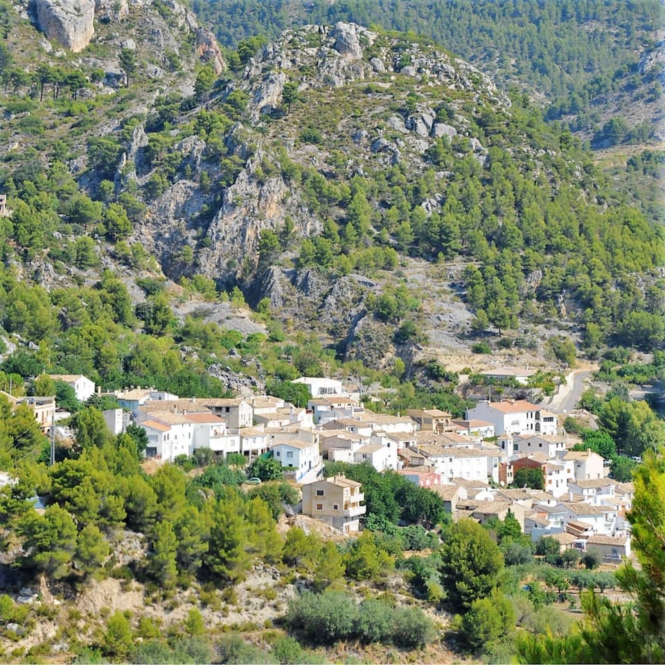 2 bedroom Townhouse for sale in Tarbena - € 150,000 (Ref: 9566347)